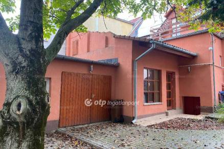 Pécsi családi ház eladó a Lotz Károly utcában, 110 négyzetméteres