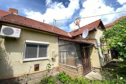 Eladó 3 szobás családi ház Pécs a Gém utcában