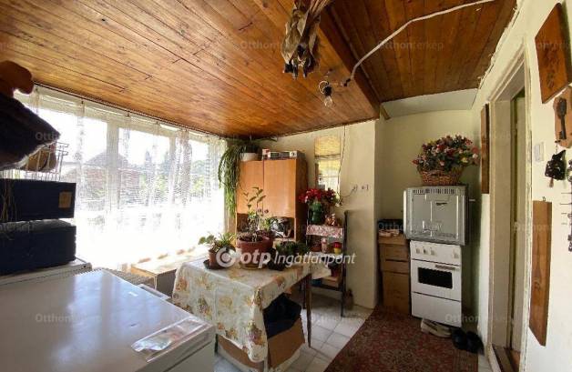 Komlói családi ház eladó az Ipari úton, 110 négyzetméteres