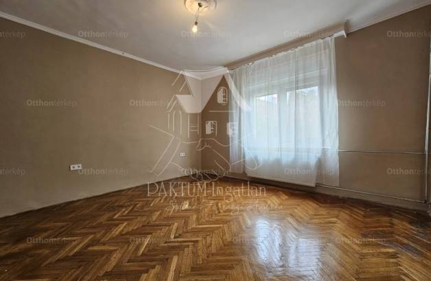Szolnoki eladó családi ház, 3 szobás, 70 négyzetméteres