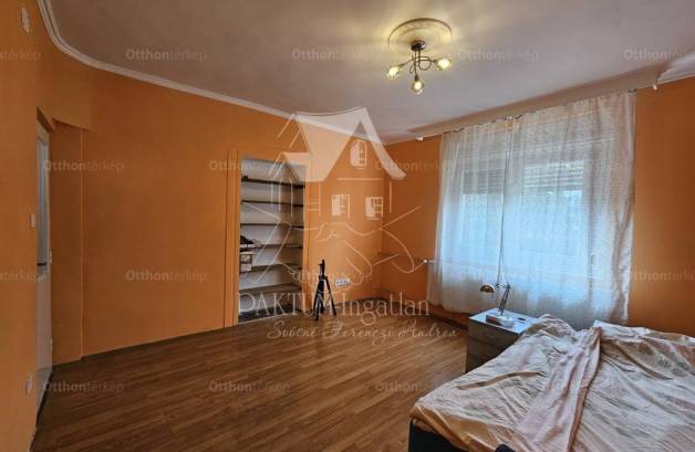 Szolnoki eladó családi ház, 3 szobás, 70 négyzetméteres