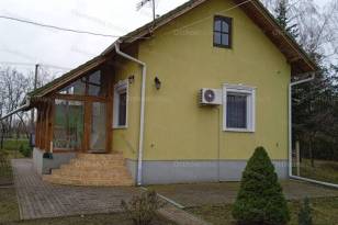 Családi ház eladó Tiszaföldvár, 74 négyzetméteres