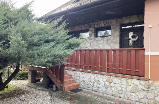 Balatonkenese 5 szobás családi ház eladó