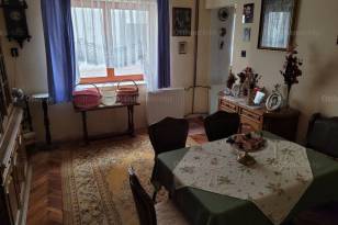 Eladó családi ház Pécs, 7 szobás