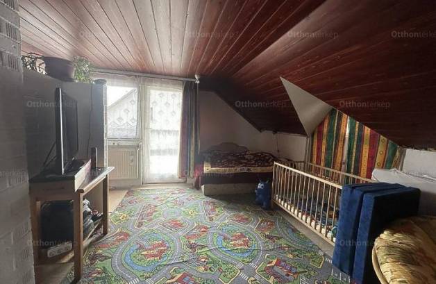 Szentendrei családi ház eladó, 200 négyzetméteres, 3+3 szobás