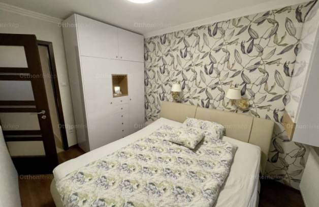 Eladó lakás, Pécs, 3 szobás