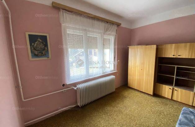 Pécsváradi eladó családi ház, 3 szobás, 80 négyzetméteres