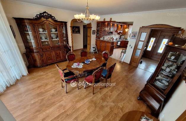 Családi ház eladó Tiszakécske, 168 négyzetméteres