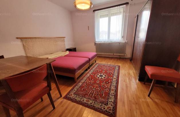 Győrújfalui eladó családi ház, 3 szobás, 91 négyzetméteres