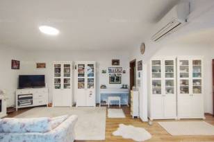 Debreceni lakás eladó, 127 négyzetméteres, 5 szobás