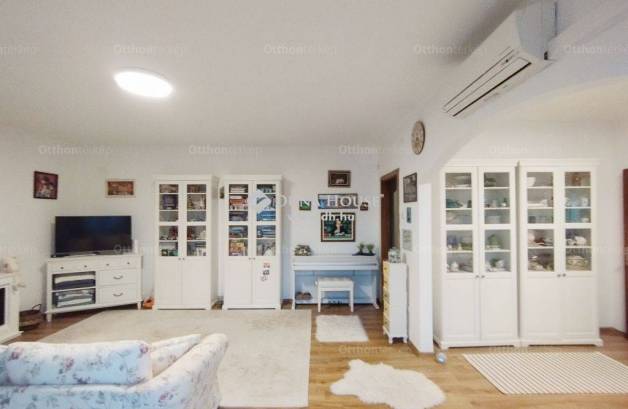 Debreceni lakás eladó, 127 négyzetméteres, 5 szobás