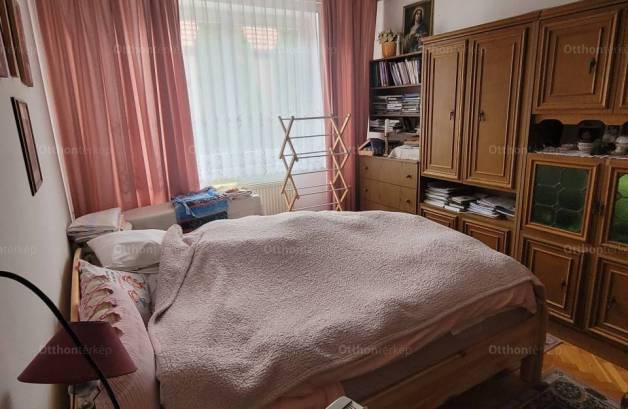 Győri eladó családi ház, 7 szobás, 194 négyzetméteres