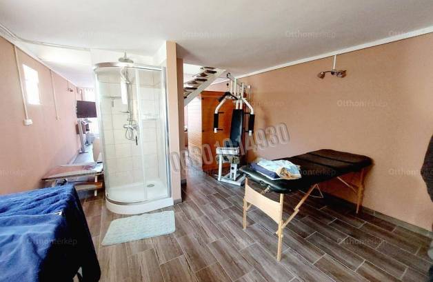 Tatabányai eladó családi ház, 6+1 szobás, 275 négyzetméteres