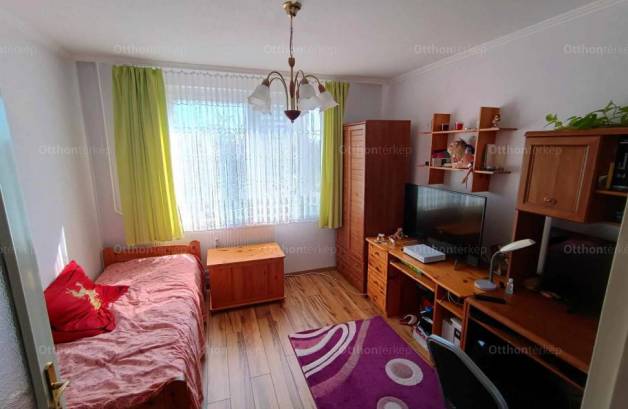Debreceni lakás eladó, 71 négyzetméteres, 3 szobás