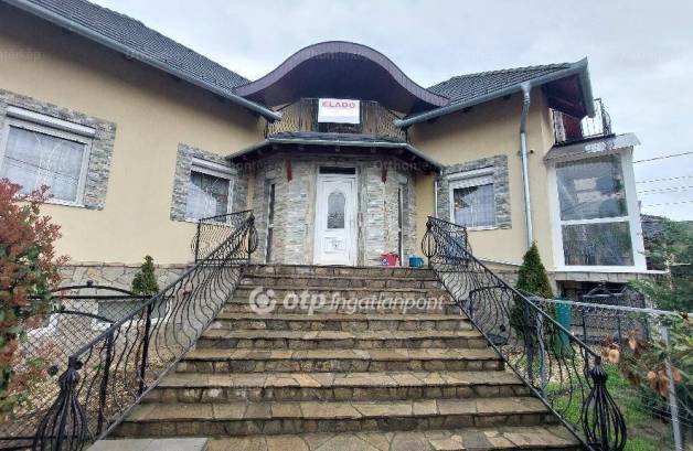 Dunakeszi családi ház eladó, 6+1 szobás