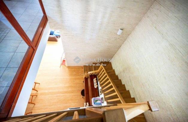 Budaörsi eladó családi ház, 5 szobás, 300 négyzetméteres