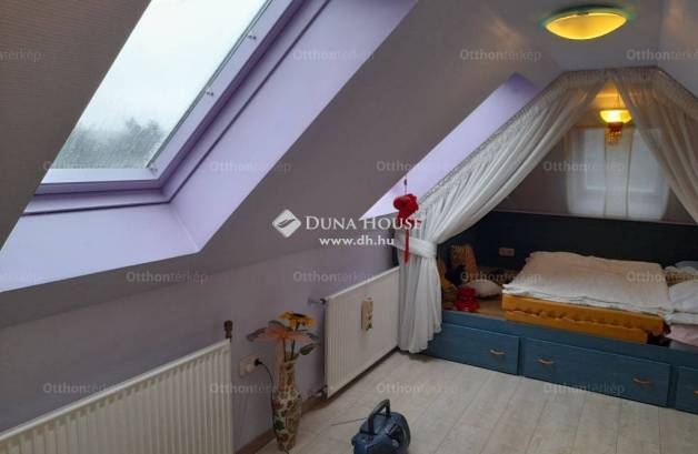 Budapest eladó családi ház Pesthidegkút-Ófalun a Hidegkúti úton, 250 négyzetméteres