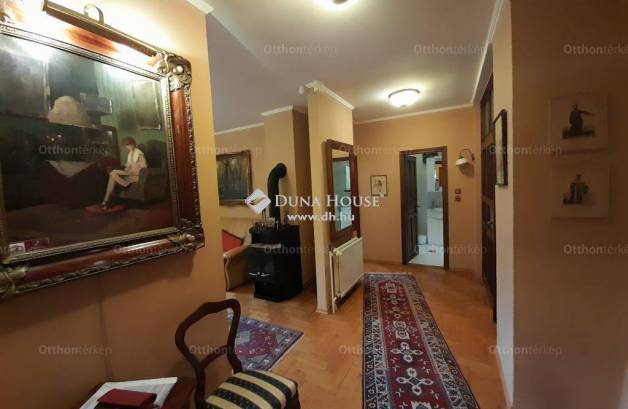 Budapest eladó családi ház Pesthidegkút-Ófalun a Hidegkúti úton, 250 négyzetméteres