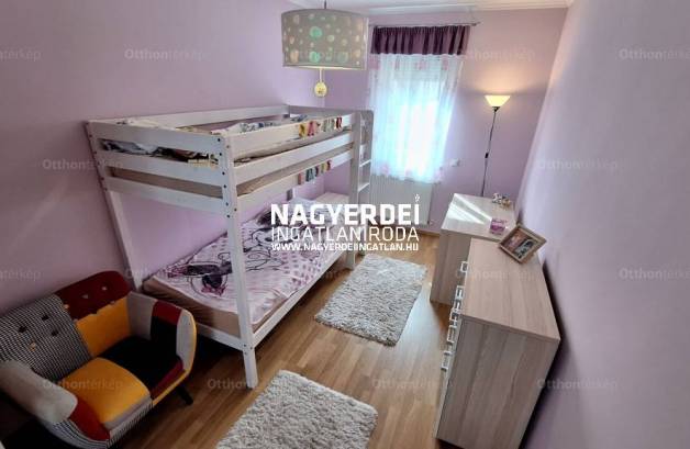 Debreceni kiadó sorház, 4 szobás, 105 négyzetméteres