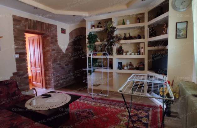 Szarvasi családi ház eladó, 101 négyzetméteres, 3 szobás