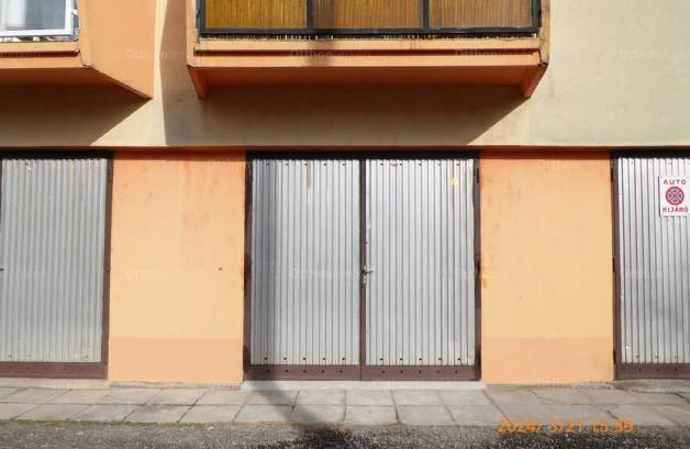 Garázs eladó Pécs - Fagyöngy utca 44., 18 négyzetméteres