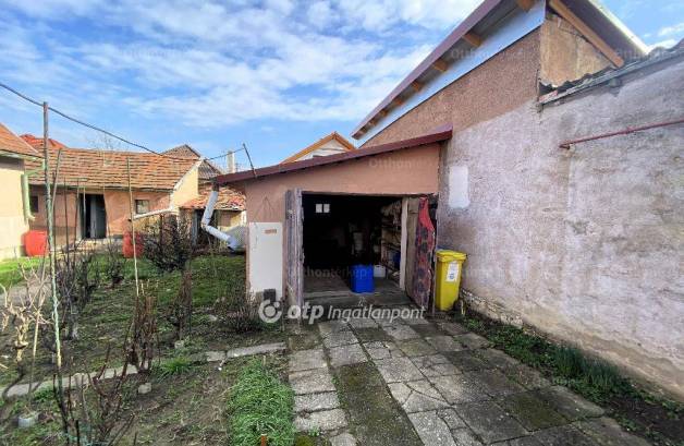 Miskolci családi ház eladó a Csemete utcában, 80 négyzetméteres