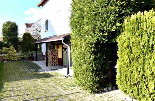 Balatonfüredi családi ház eladó, 220 négyzetméteres, 6+1 szobás
