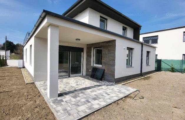 Siófoki új építésű családi ház eladó, 219 négyzetméteres, 5 szobás