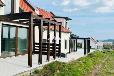 Eladó 4 szobás családi ház Balatonfüred, új építésű