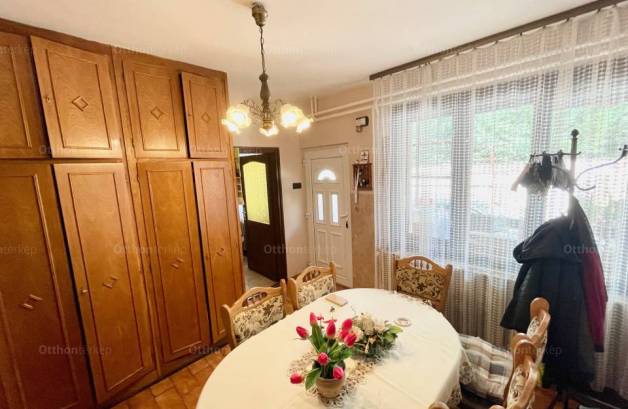 Debreceni családi ház eladó a Liget téren, 170 négyzetméteres
