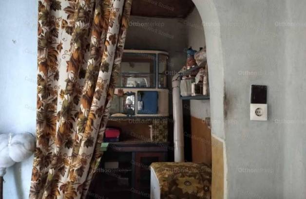 Tiszaföldvári eladó családi ház, 2 szobás, 40 négyzetméteres