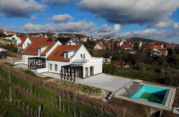 Balatonfüred új építésű családi ház eladó, 8 szobás