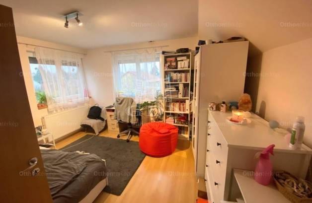Budapesti lakás eladó, 80 négyzetméteres, 4 szobás