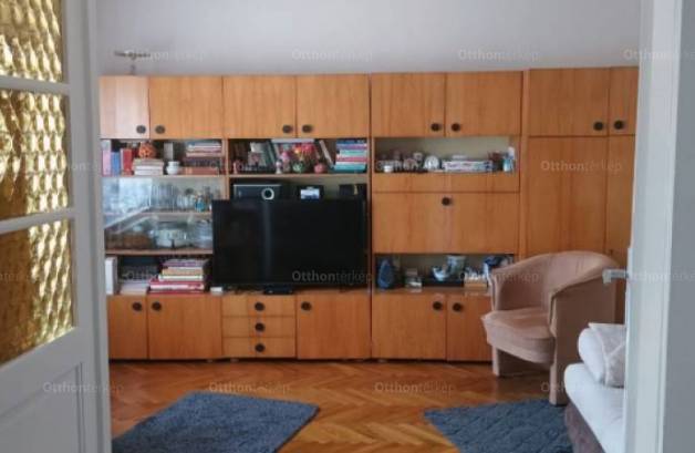 Pécsi eladó családi ház, 4+1 szobás, 160 négyzetméteres