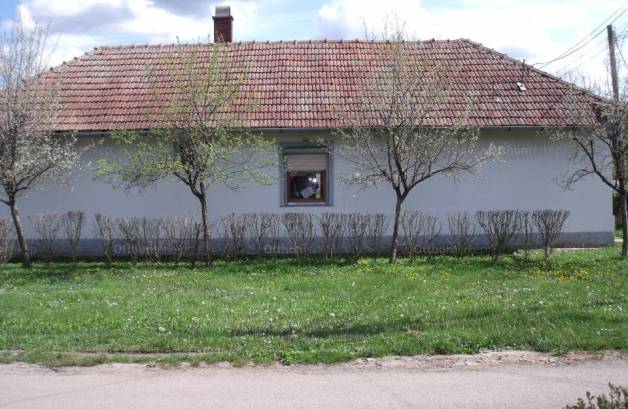 Eladó 3 szobás családi ház Szarvas, Gyóni Géza utca 2.