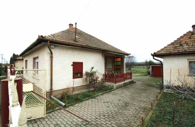 Dabas eladó családi ház