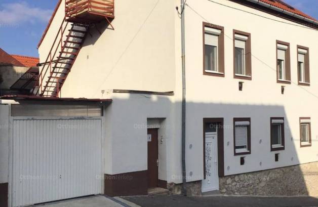 Pécs 6 szobás családi ház eladó