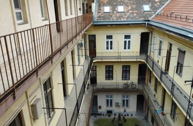 Eladó 2+1 szobás lakás Józsefvárosban, Budapest, II. János Pál pápa tér