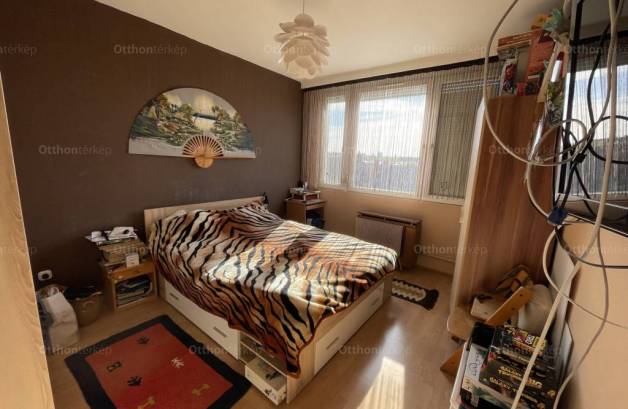 Veszprémi eladó lakás, 3 szobás, 69 négyzetméteres