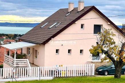Balatonfüredi eladó családi ház, 4+1 szobás, 309 négyzetméteres