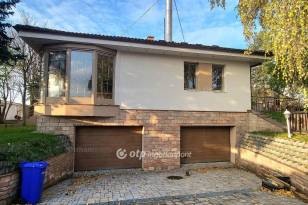 Debreceni családi ház eladó, 300 négyzetméteres, 2+3 szobás