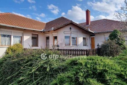 Debreceni családi ház eladó, 122 négyzetméteres, 2+1 szobás
