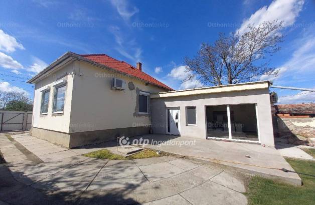 Tiszaföldvári eladó családi ház, 3 szobás, 112 négyzetméteres