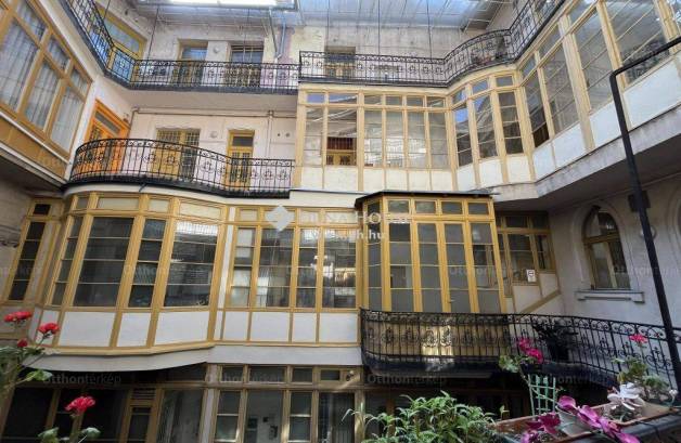 Eladó 4 szobás lakás, Belvárosban, Budapest