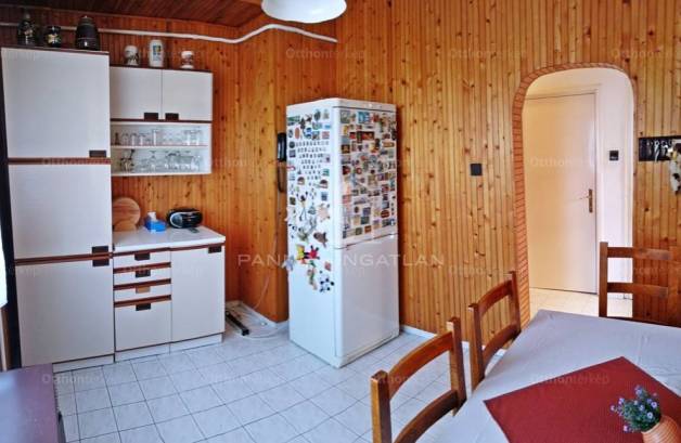 Eladó 2+1 szobás lakás Veszprém