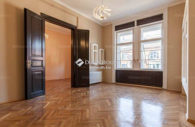 Budapesti lakás eladó, Palotanegyedben, Rákóczi út, 3 szobás