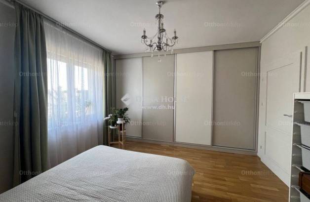 Debreceni lakás eladó, 81 négyzetméteres, 3 szobás