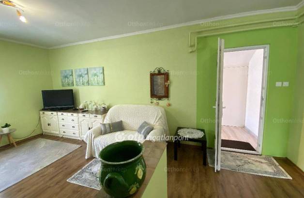 Eladó családi ház Győrzámoly, 6+1 szobás