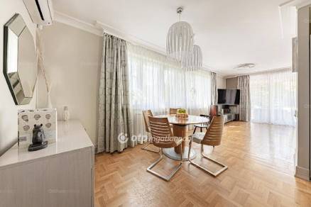 Eladó 8 szobás családi ház Máriaremetén, Budapest, Zsíroshegyi út