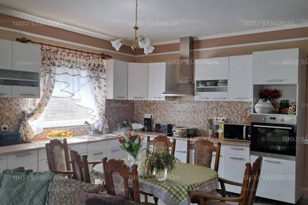 Zalakarosi családi ház eladó, 136 négyzetméteres, 3 szobás